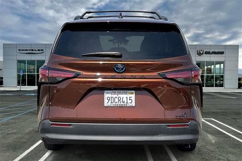Used 2022 Toyota Sienna LE HybridImage 3