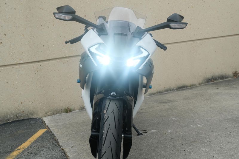 2025 CFMOTO 675 SS NEBULA WHITE Image 16