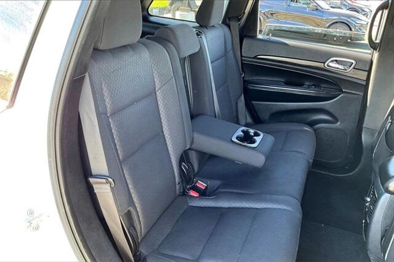 Used 2019 Jeep Grand Cherokee Laredo EImage 26