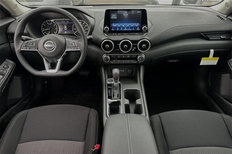 New 2025 Nissan Sentra SVImage 10