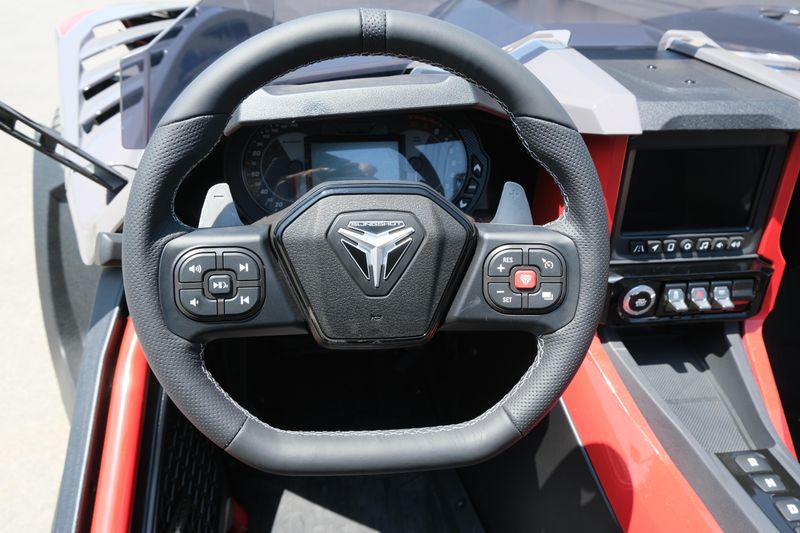NEW 2026 POLARIS SLINGSHOT R AUTODRIVE Image 17