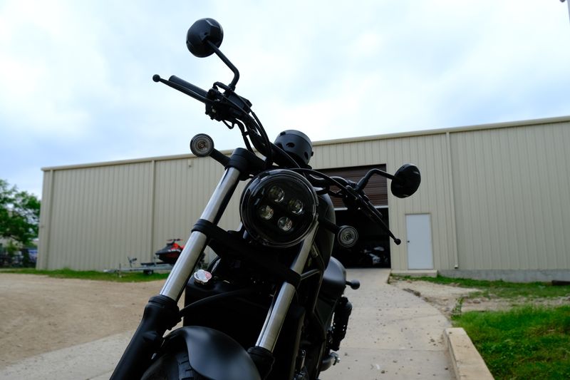 2025 Honda REBEL 300 MATTE BLACK METALLIC Image 10