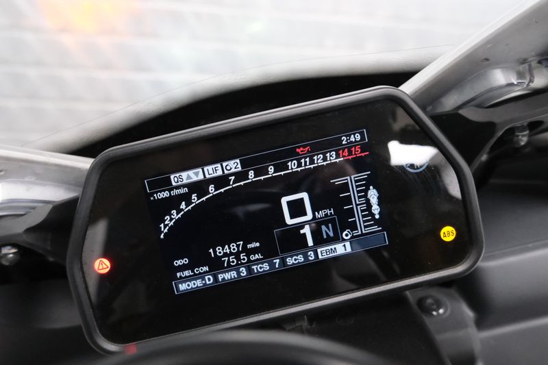 USED 2022 YAMAHA YZF-R1 Image 21