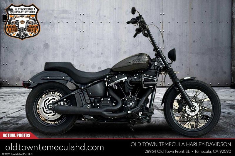 2020 Harley-Davidson Softail in a RIVER ROCK GRAY W/PINSTRIPE exterior color. BMW Motorcycles of Temecula – Southern California (951) 506-6903 bmwmotorcyclesoftemecula.com 