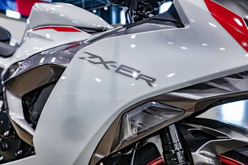 New 2025 Kawasaki NINJA ZX6R ABS Image 3