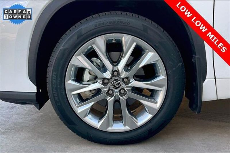 Used 2023 Toyota Highlander LimitedImage 8