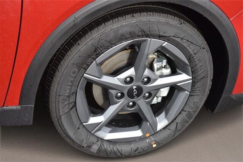 2025 Kia K4 LXSImage 11