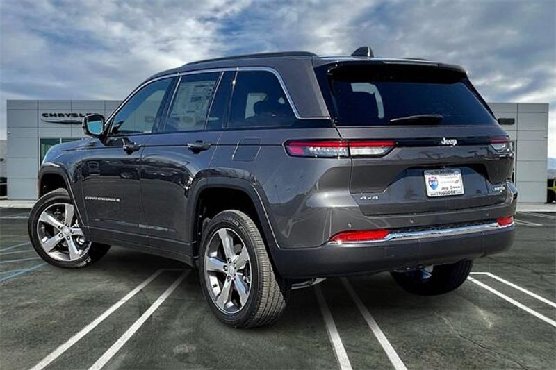 2025 Jeep Grand Cherokee Limited 4x4Image 2