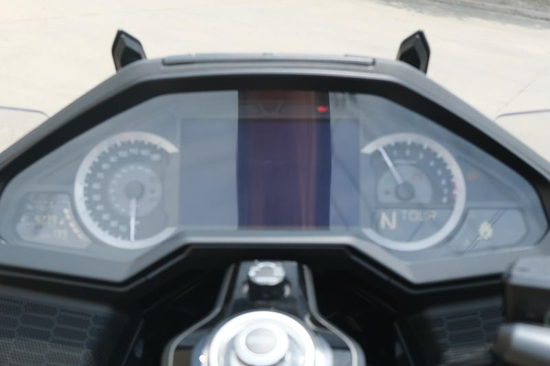 2021 Honda GOLDWING DCT DEEP PEARL GRAY Image 12