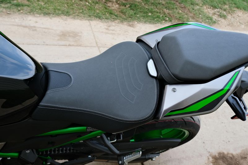 NEW 2025 KAWASAKI Z900 SE ABS Image 9