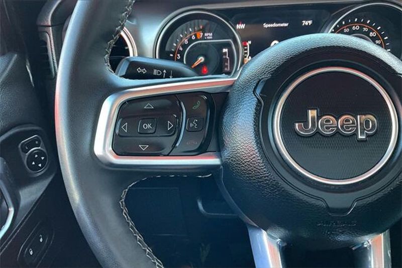 2023 Jeep Gladiator OverlandImage 18