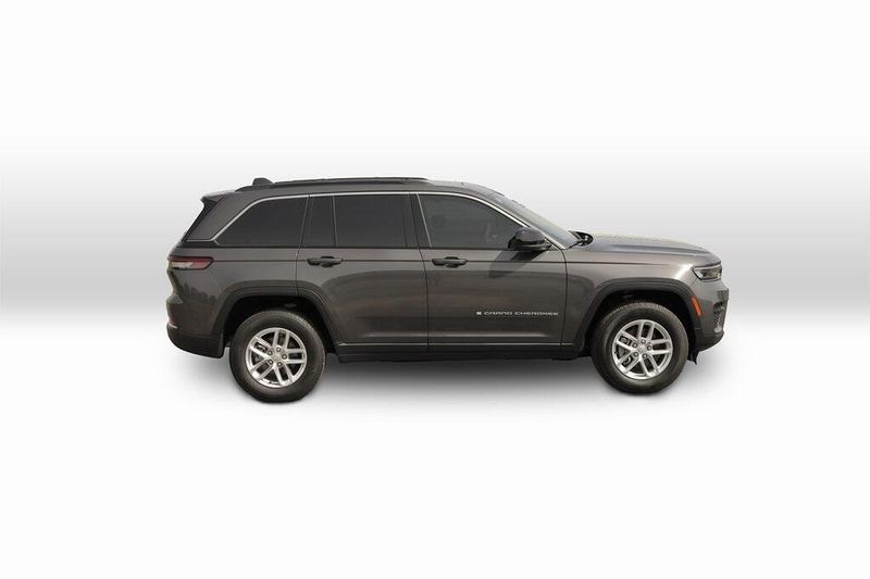 2025 Jeep Grand Cherokee LaredoImage 3