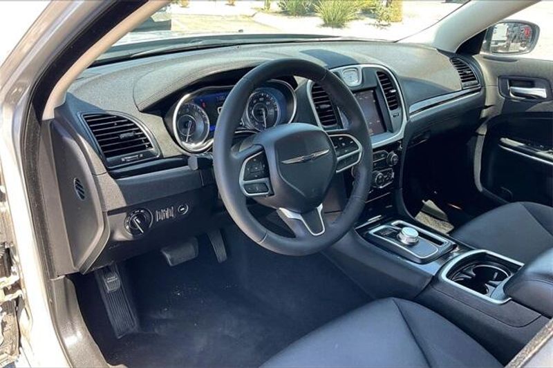 Used 2023 Chrysler 300 TouringImage 14