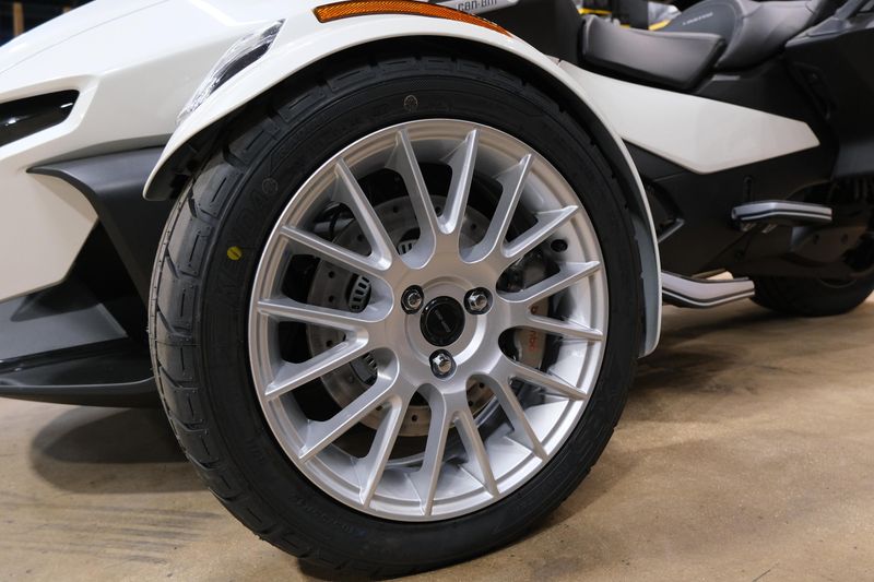 NEW 2026 CAN-AM SPYDER RT LIMITED Image 6