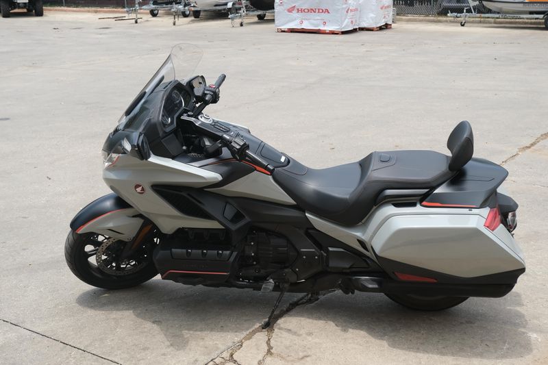2021 Honda GOLDWING DCT DEEP PEARL GRAY Image 6