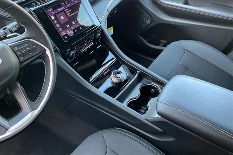 New 2025 Jeep Grand Cherokee Laredo X 4x4Image 7