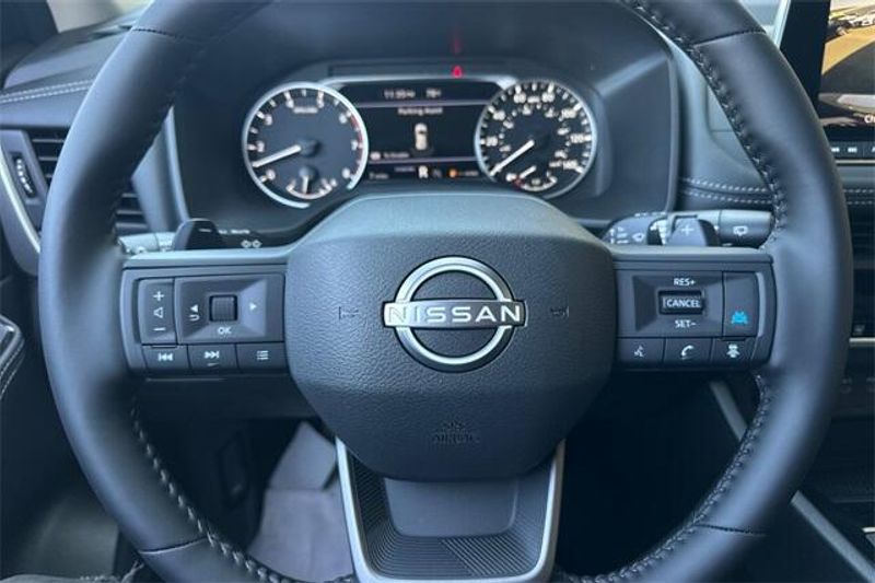 New 2025 Nissan Rogue SVImage 19