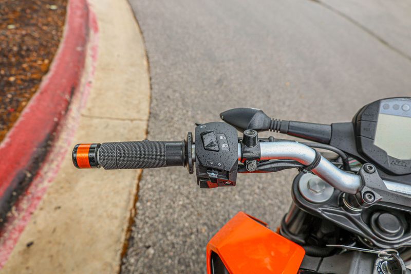 USED 2022 KTM DUKE 200 Image 15