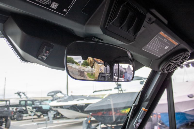 NEW 2026 CAN-AM DEFENDER LIMITED CAB HD11 Image 21