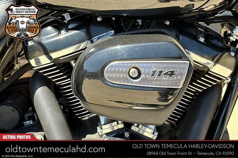 2019 Harley-Davidson Street Glide in a Black exterior color. BMW Motorcycles of Temecula – Southern California (951) 506-6903 bmwmotorcyclesoftemecula.com 