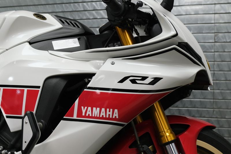 USED 2022 YAMAHA YZF-R1 Image 11