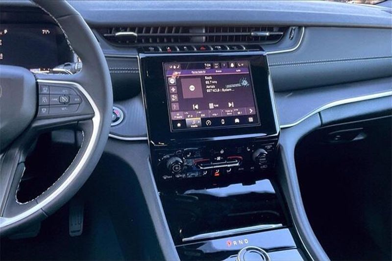 New 2025 Jeep Grand Cherokee L Altitude 4x2Image 5