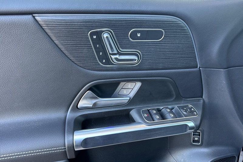 New 2026 Mercedes-Benz GLB 250Image 8