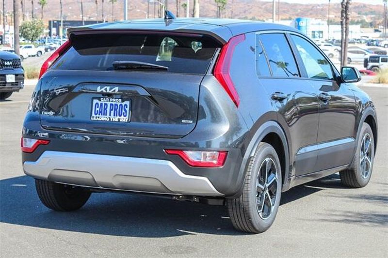 2025 Kia Niro LXImage 17