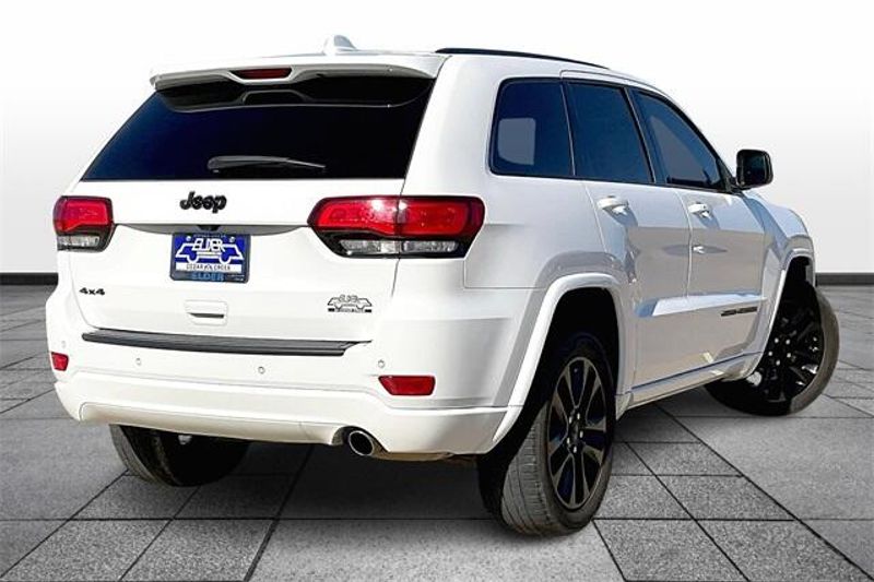 2021 Jeep Grand Cherokee Laredo XImage 4