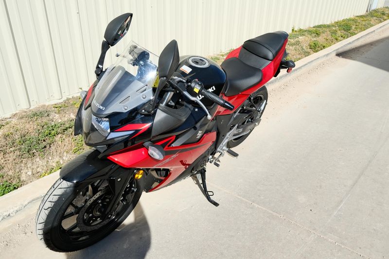 NEW 2025 SUZUKI GSX250R ABS Image 7