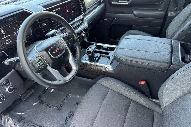 Used 2025 GMC Sierra 1500 ElevationImage 9