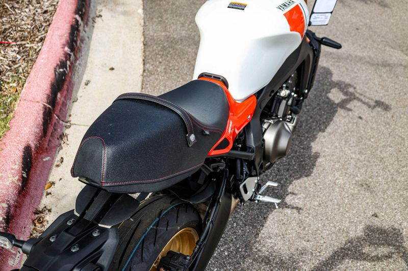 2024 Yamaha XSR900 HERITAGE WHITE Image 16
