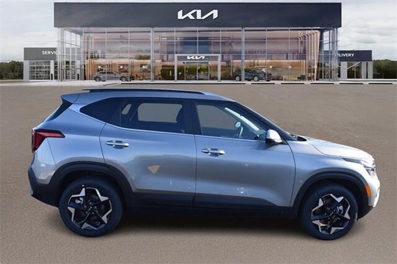 2025 Kia Seltos EXImage 2