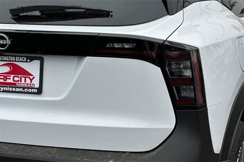 New 2025 Nissan Kicks SVImage 21