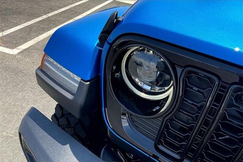 2025 Jeep Gladiator Willys photo 11