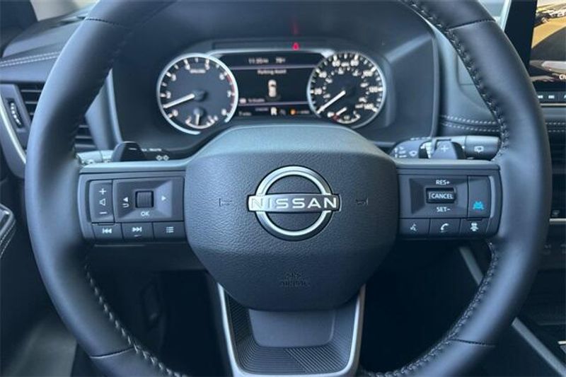 New 2025 Nissan Rogue SVImage 14