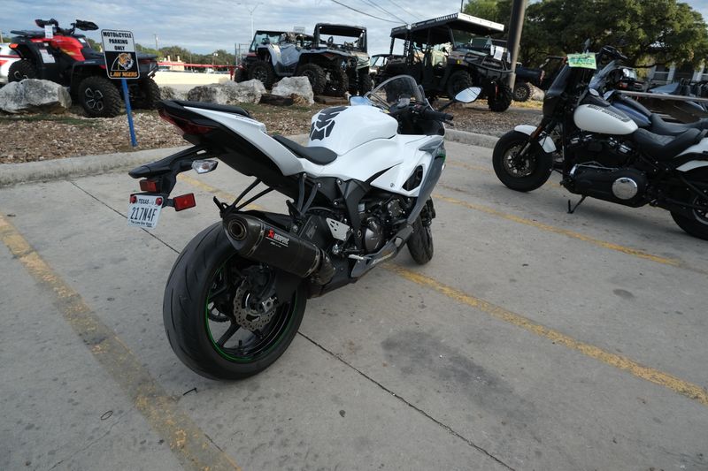 2021 Kawasaki NINJA ZX6R PEARL CRYSTAL WHITEImage 25