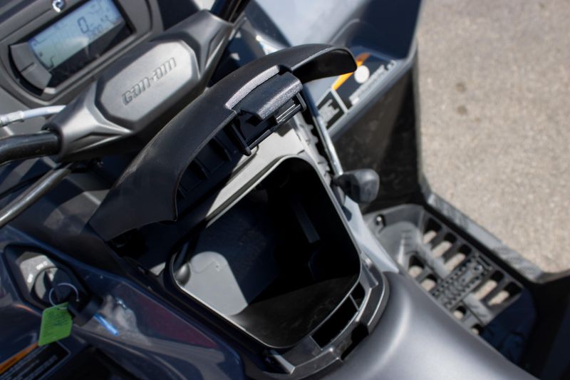 2025 Can-Am OUTLANDER DPS 700 GRANITE GREYImage 15