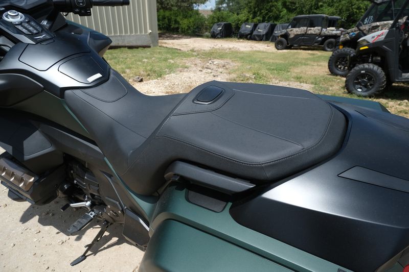 2024 Honda GOLDWING MATTE ARMORED GREEN METALLICImage 10