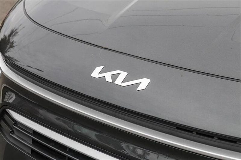 2025 Kia Niro LXImage 14