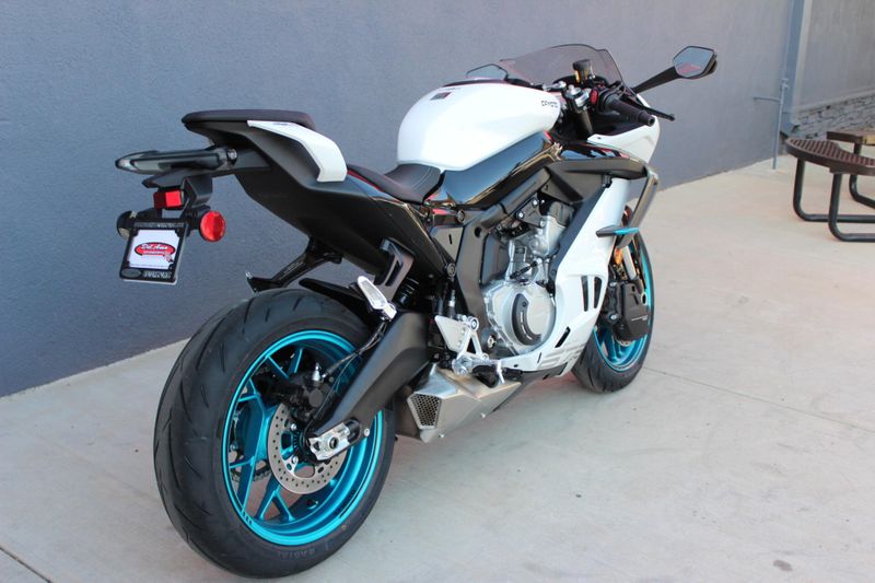 2025 CFMOTO 675SS Image 6