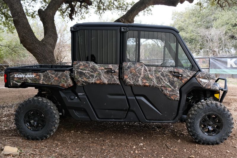 2025 Can-Am DEFENDER MAX LIMITED CAB HD10 WILDLAND CAMOImage 19