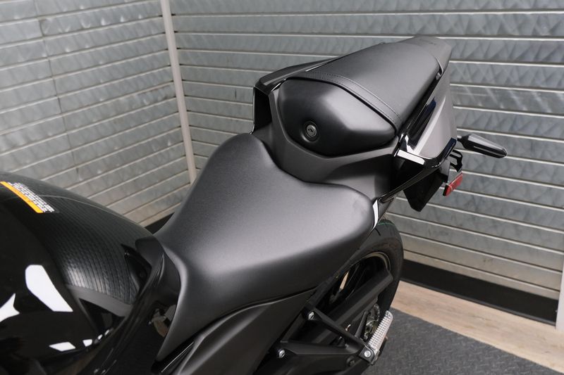 NEW 2026 YAMAHA YZFR3 ABS Image 17