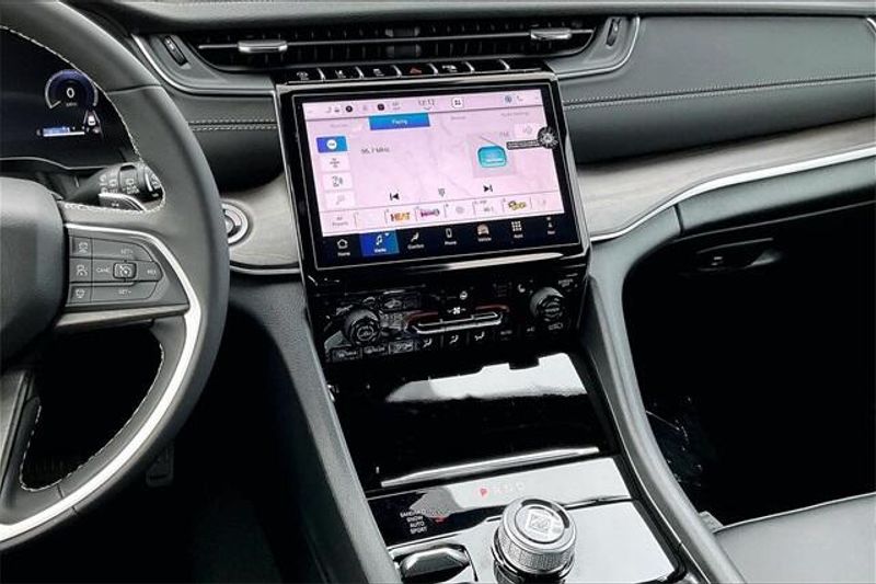 New 2025 Jeep Grand Cherokee L Limited 4x4Image 5