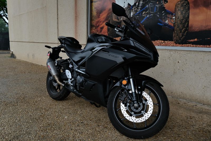 2025 Yamaha YZFR3 ABS MATTE STEALTH BLACK Image 1