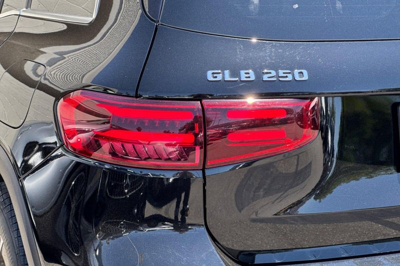 Used 2026 Mercedes-Benz GLB 250Image 33