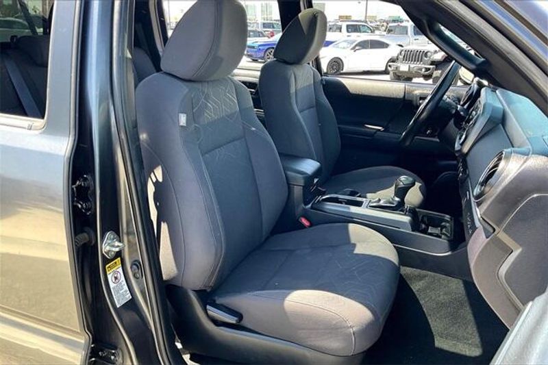 Used 2017 Toyota Tacoma TRD Off-RoadImage 6