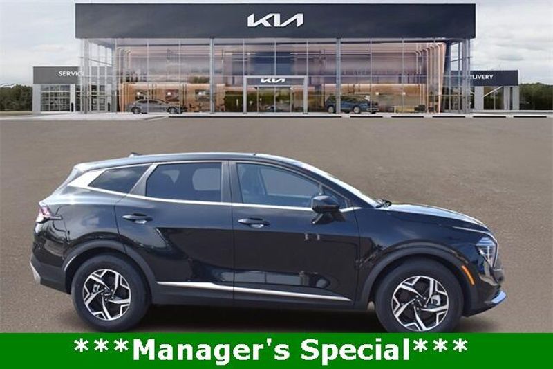 2024 Kia Sportage LXImage 2