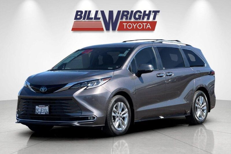 Used 2022 Toyota Sienna LimitedImage 7