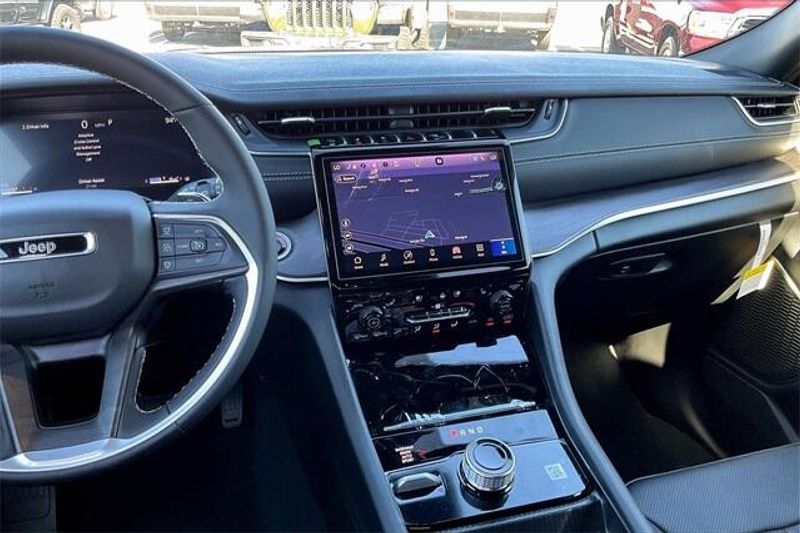 New 2025 Jeep Grand Cherokee Limited 4x4Image 5